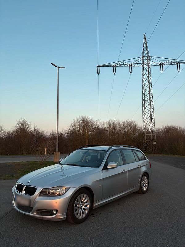 Gebraucht BMW 318 143 PS (105 kW) 2009 Silber Kombi