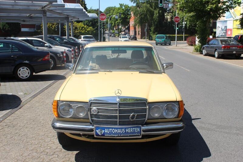 Gebraucht Mercedes 200 60 PS (44 kW) 1983 Gelb Limousine