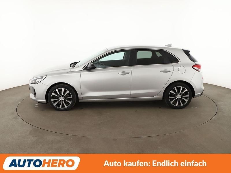 Gebraucht Hyundai i30 Intro Edition 140 PS (102 kW) 2017 Grau Limousine