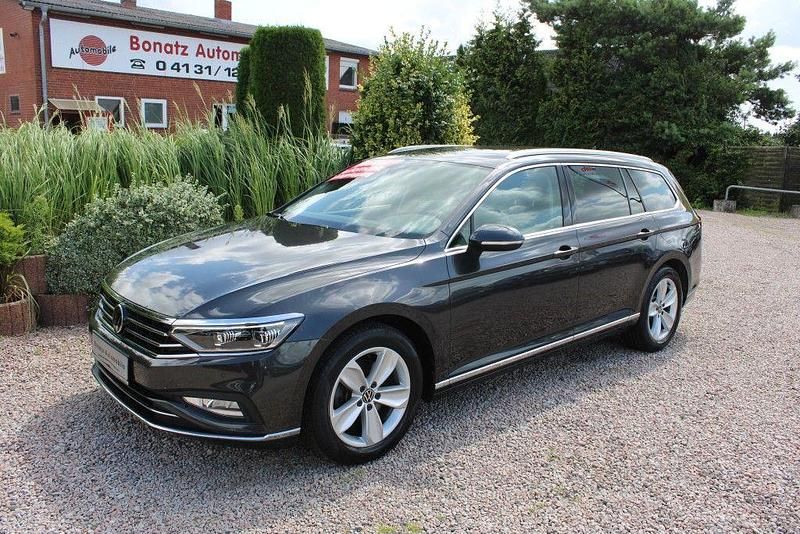 Grau Gebraucht 2020 VW Passat Elegance Limousine | 22.900 € (Fairer Preis) - Bild 1/4