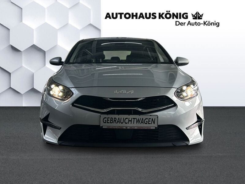 Silber Gebraucht 2023 Kia Ceed Edition 7 Limousine | 16.290 € (Superpreis) - Bild 1/4