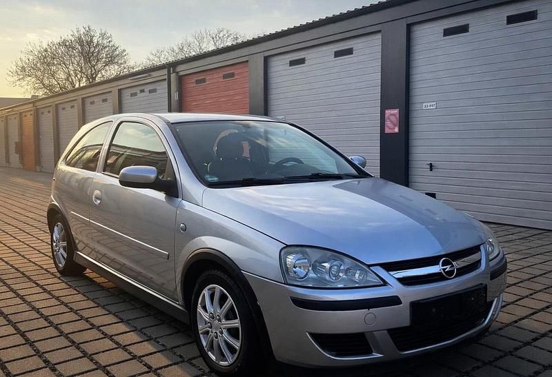 Usata Opel Corsa 60 CV (44 kW) 2006 Argento Utilitaria