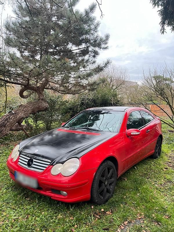 Rot Gebraucht 2001 Mercedes C180 Coupé | 999 € (Guter Preis) - Bild 1/4