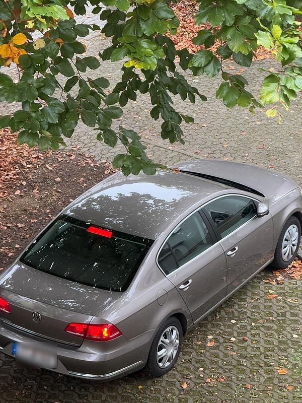 Braun Gebraucht 2011 VW Passat Limousine | 9.000 € (Etwas zu teuer) - Bild 1/1