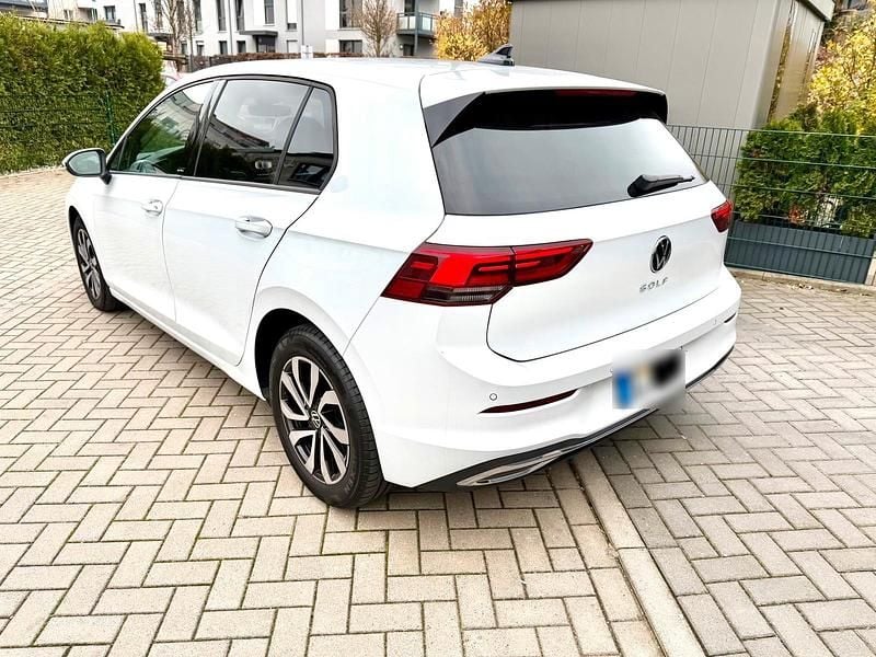Gebraucht VW Golf VIII Active 81 PS (59 kW) 2021 Weiß Limousine