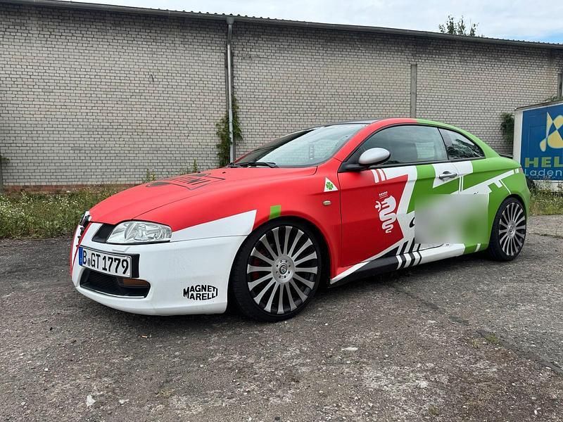 Andere außenfarben Gebraucht 2007 Alfa Romeo GT Coupé | 1.999 € (Fairer Preis) - Bild 1/4