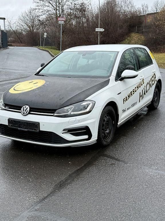 Gebraucht VW Golf VII Highline 150 PS (110 kW) 2019 Weiß Limousine