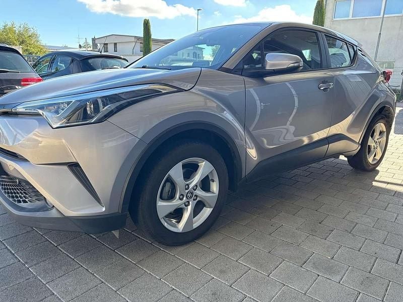 Grau Gebraucht 2018 Toyota C-HR SUV | 12.999 € (Guter Preis) - Bild 1/4