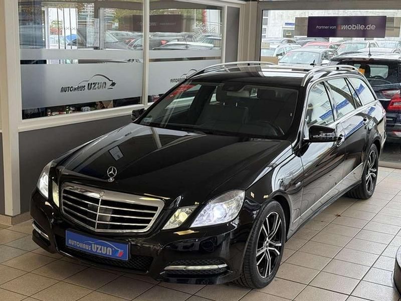 Gebraucht Mercedes E300 231 PS (169 kW) 2011 Schwarz Kombi