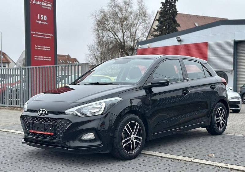 Gebraucht Hyundai i20 Select 75 PS (55 kW) 2020 Schwarz Kleinwagen