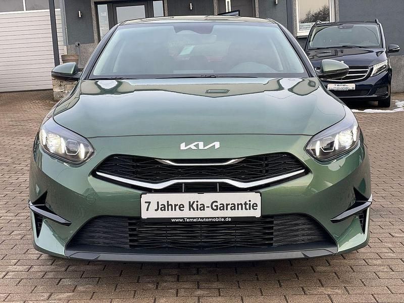 Neu Kia Ceed 140 PS (102 kW) 2025 Grün Kleinwagen