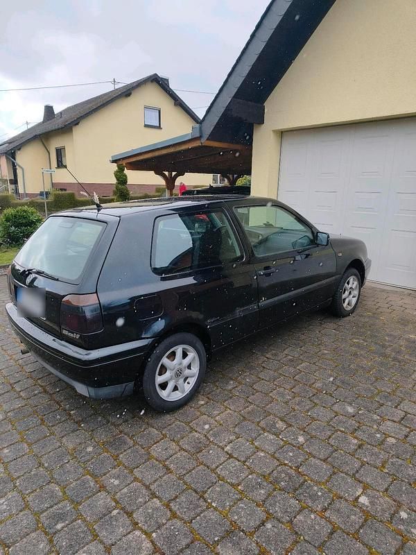 Gebraucht VW Golf III 60 PS (44 kW) 1997 Schwarz Kleinwagen