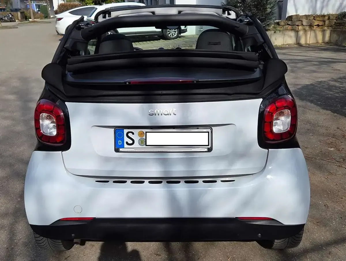 Gebraucht Smart ForTwo Cabrio Passion 90 PS (66 kW) 2017 Weiß Cabrio