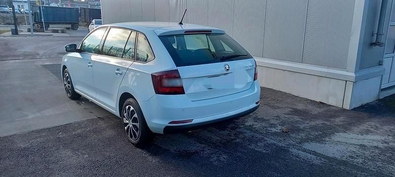 Gebraucht Skoda Rapid 95 PS (69 kW) 2019 Weiß Kleinwagen