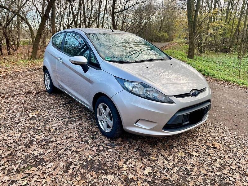 Silber Gebraucht 2009 Ford Fiesta Limousine | 2.500 € (Guter Preis) - Bild 1/4
