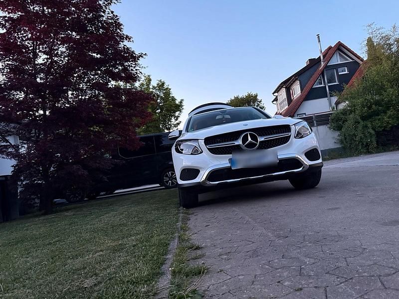 Weiß Gebraucht 2017 Mercedes GLC250 Coupé | 29.900 € (Guter Preis) - Bild 1/4
