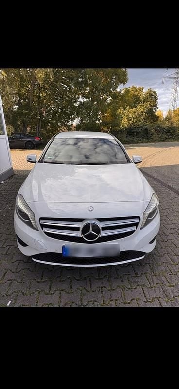 Weiß Gebraucht 2012 Mercedes A200 Kleinwagen | 9.200 € (Fairer Preis) - Bild 1/4