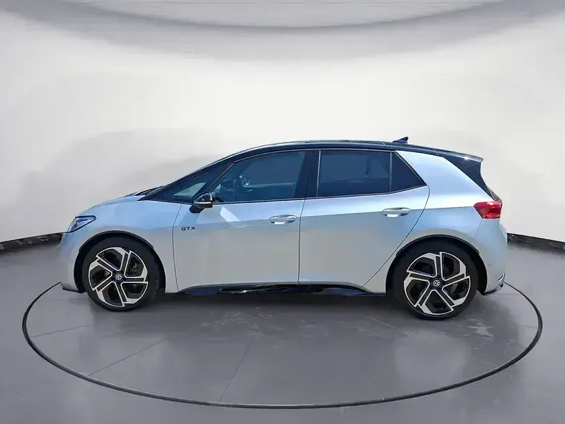 Second-hand VW ID.3 GTX 239 kW (326 CP) 2025 Argintiu Hatchback