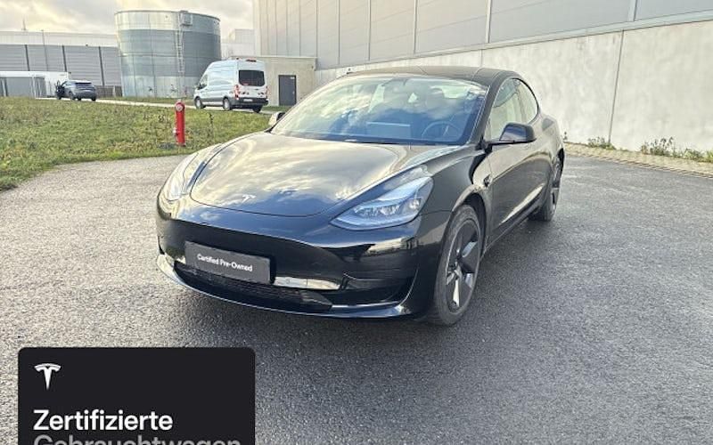 Schwarz Gebraucht 2021 Tesla Model 3 Standard Range Limousine | 26.700 € (Fairer Preis) - Bild 1/4