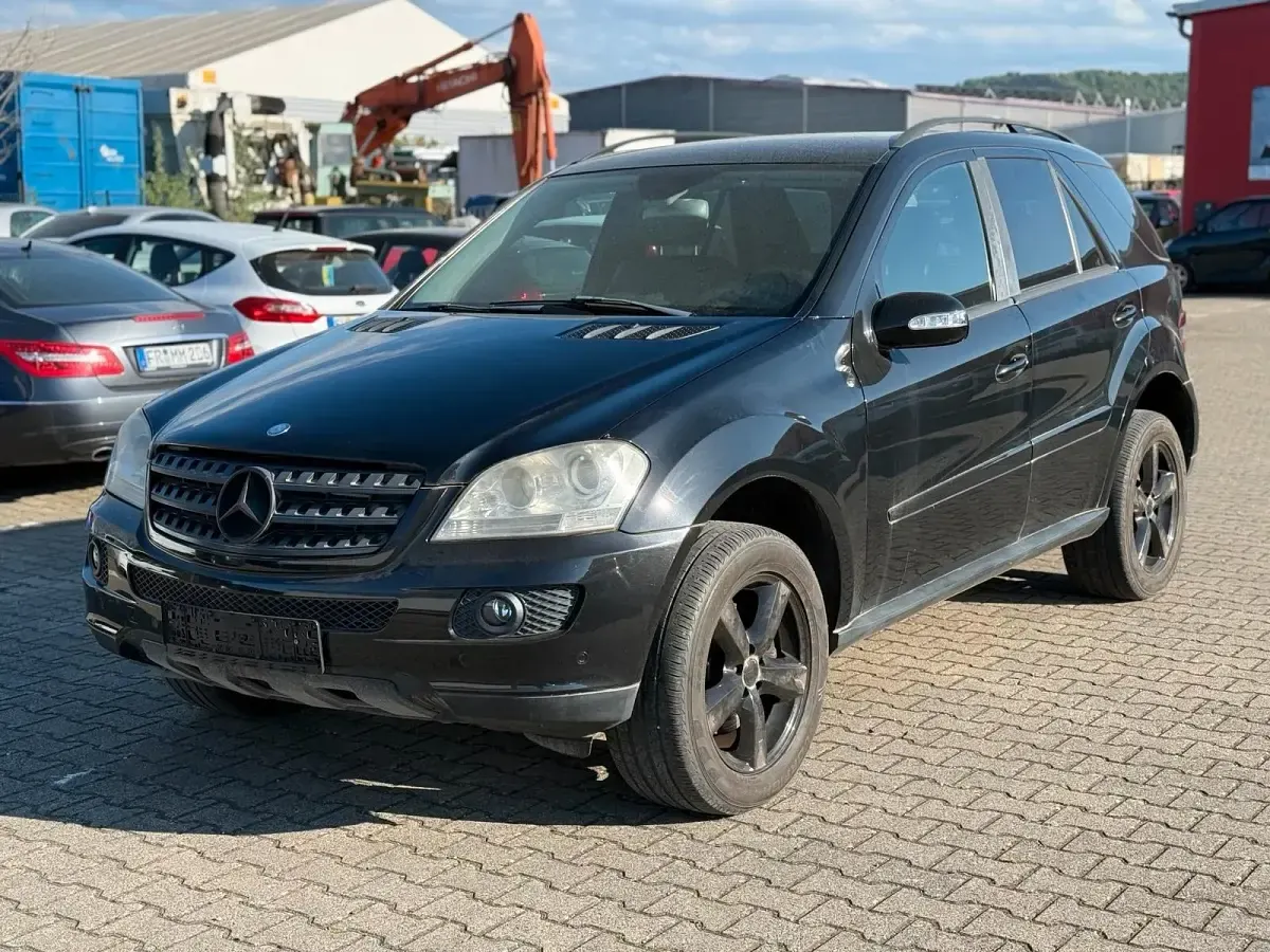 Gebraucht Mercedes ML280 190 PS (139 kW) 2006 Schwarz SUV