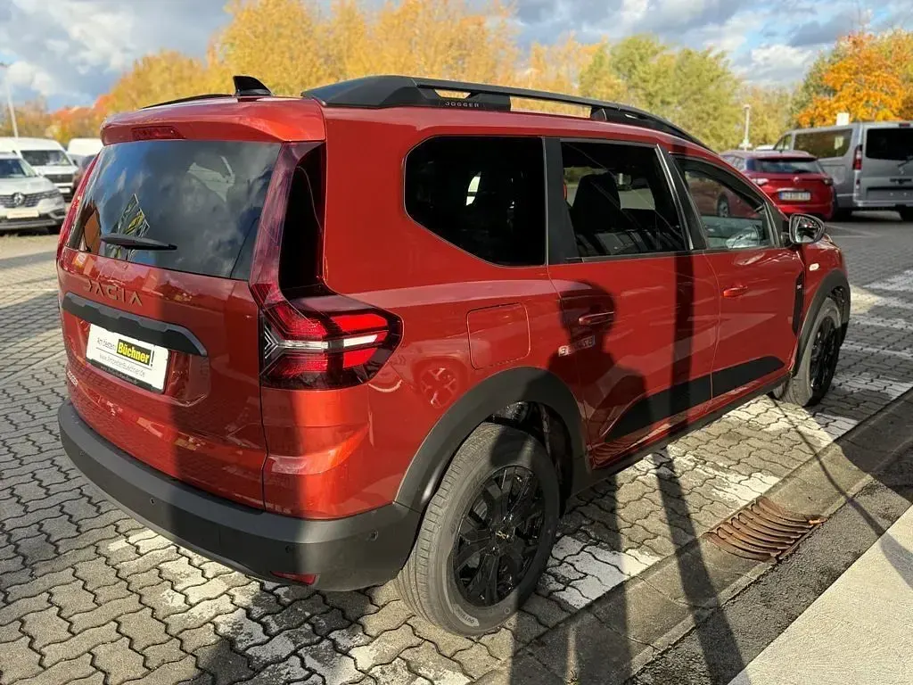 Neu Dacia Jogger Extreme 91 PS (66 kW) 2025 Braun Van / Kleinbus
