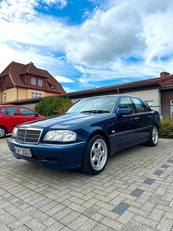 Blau Gebraucht 1998 Mercedes C200 Limousine | 3.599 € (Fairer Preis) - Bild 1/4