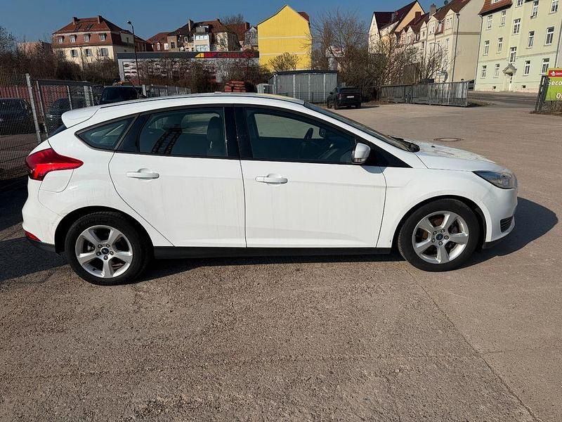 Gebraucht Ford Focus Trend 101 PS (74 kW) 2018 Weiß Limousine