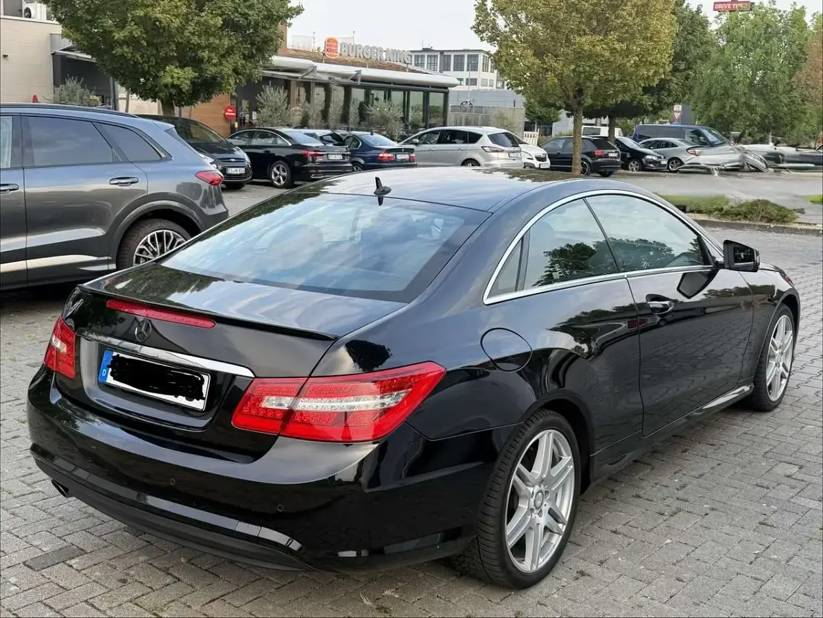 Gebraucht Mercedes E250 AMG line 204 PS (150 kW) 2010 Schwarz Coupé