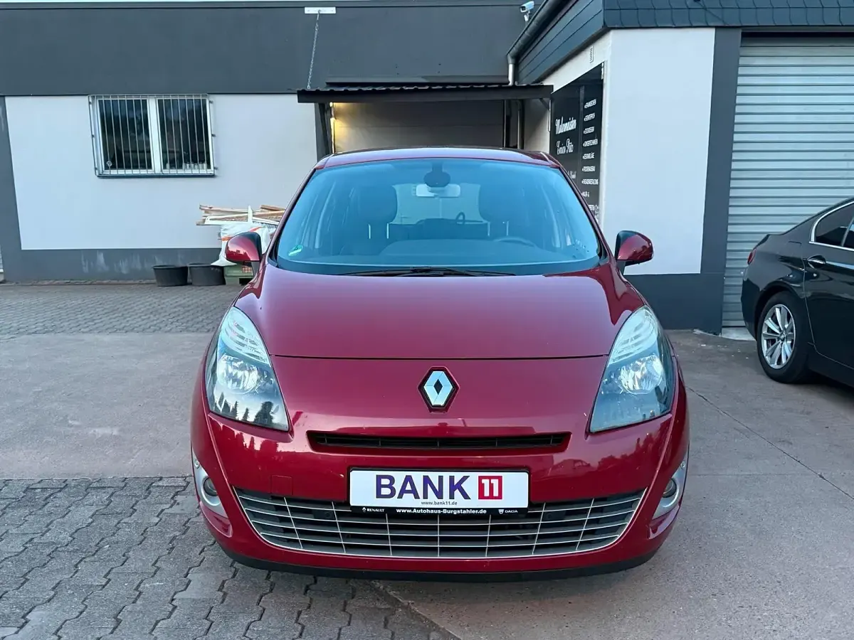 Gebraucht Renault Grand Scénic III Luxe 140 PS (102 kW) 2010 Rot Van / Kleinbus