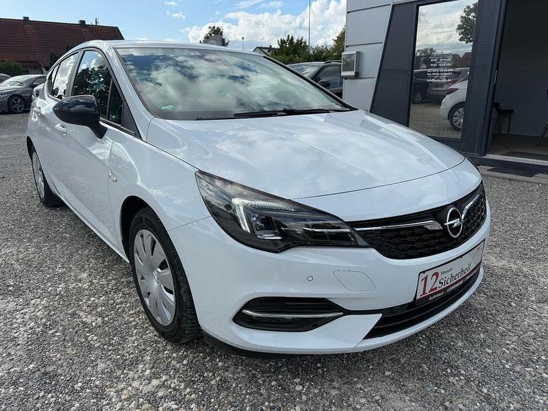 Weiß Gebraucht 2021 Opel Astra Business Limousine | 13.499 € (Fairer Preis) - Bild 1/4