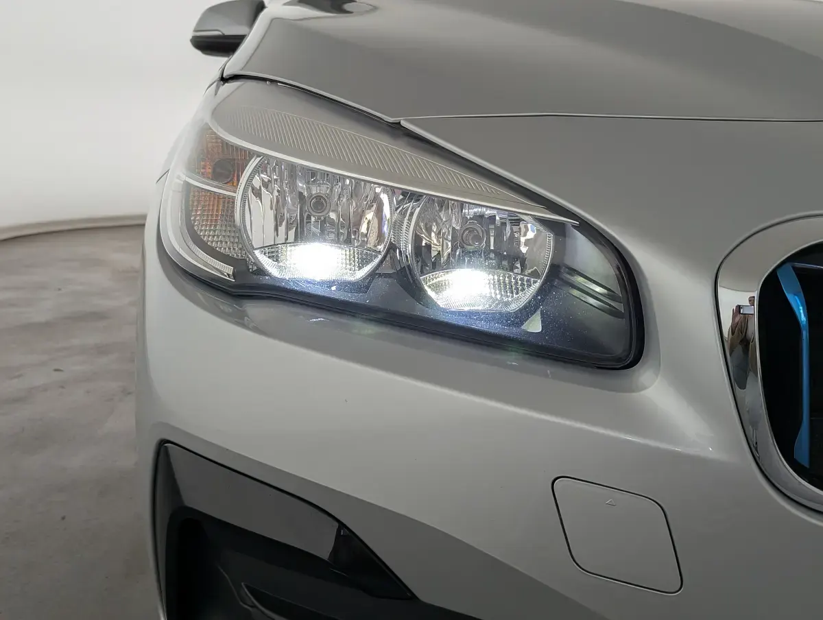 Używany BMW 225 Advantage 224 KM (164 kW) 2018 Srebrny Minivan