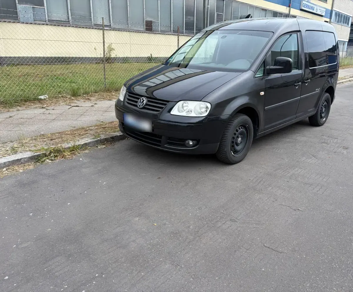 Gebraucht VW Caddy Style 105 PS (77 kW) 2010 Schwarz Van / Kleinbus