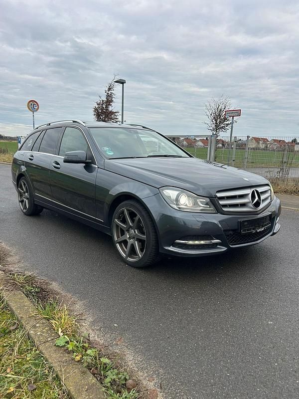 Grau Gebraucht 2013 Mercedes C200 Kombi | 7.790 € (Superpreis) - Bild 1/4