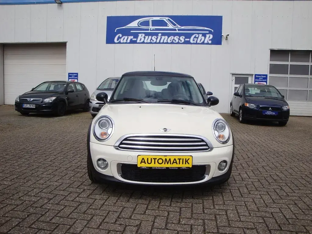 Używany Mini Cooper D 111 KM (81 kW) 2014 Biały Hatchback
