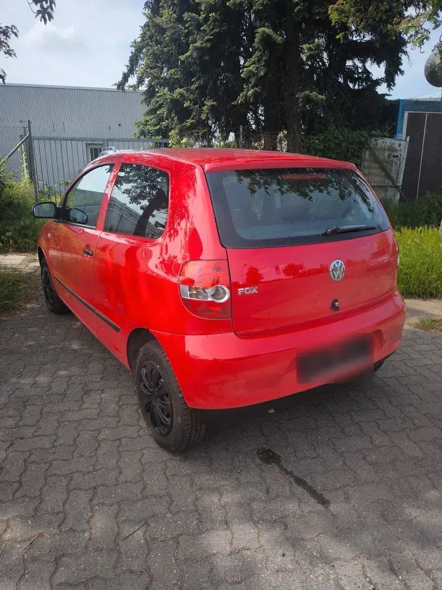 Gebraucht VW Fox 54 PS (39 kW) 2005 Rot Kleinwagen