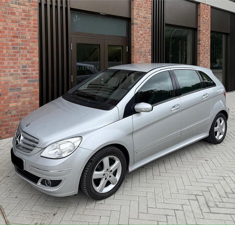 Silber Gebraucht 2006 Mercedes B150 Avantgarde Van / Kleinbus | 3.400 € (Superpreis) - Bild 1/4