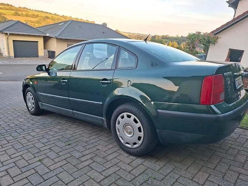 Grün Gebraucht 1997 VW Passat Limousine | 590 € (Superpreis) - Bild 1/4