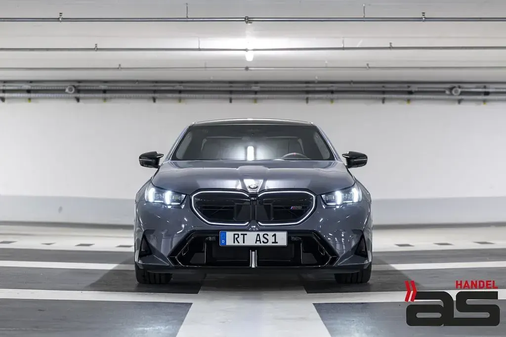 Używany BMW M5 Performance 727 KM (534 kW) 2026 Szary Sedan/Limuzyna