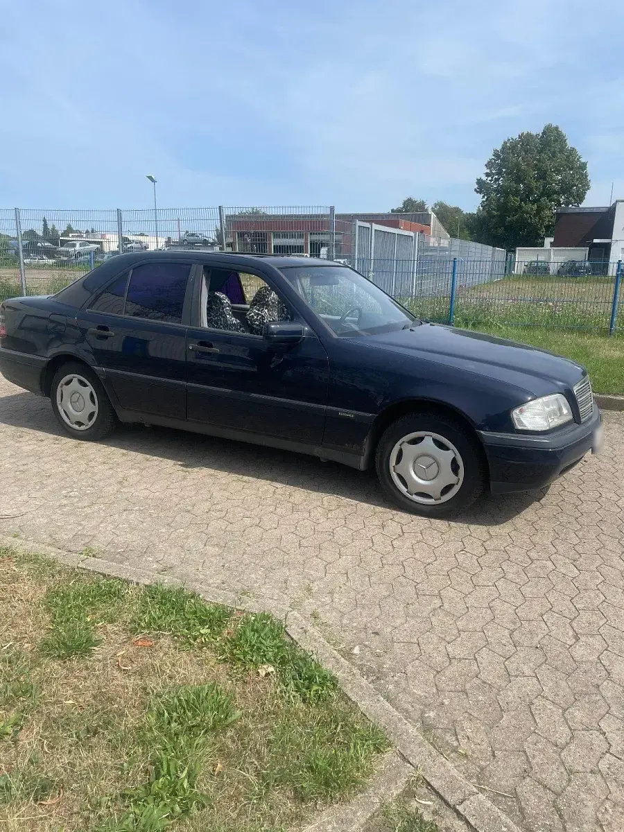 Gebraucht Mercedes C180 122 PS (89 kW) 1994 Blau Limousine