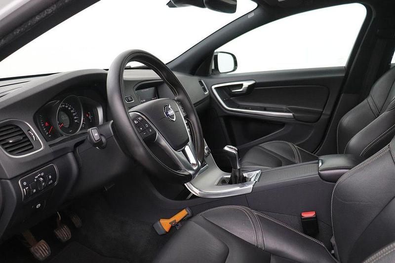 Gebraucht Volvo S60 Dynamic 152 PS (111 kW) 2017 Weiß Limousine