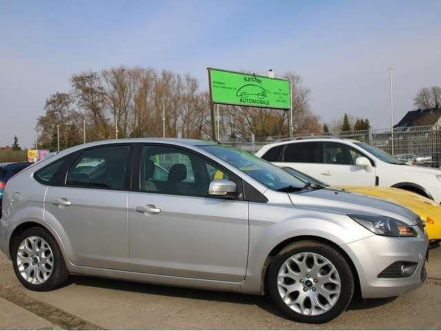 Gebraucht Ford Focus Titanium 101 PS (74 kW) 2009 Visionblau Kleinwagen