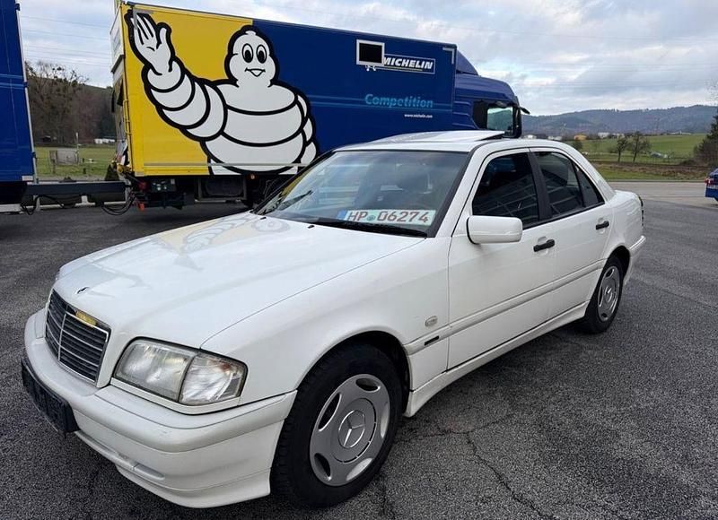 Gebraucht Mercedes C220 Classic 125 PS (91 kW) 1999 Weiß Limousine