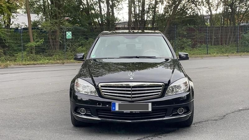 Schwarz Gebraucht 2009 Mercedes C350 Limousine | 7.499 € (Fairer Preis) - Bild 1/4