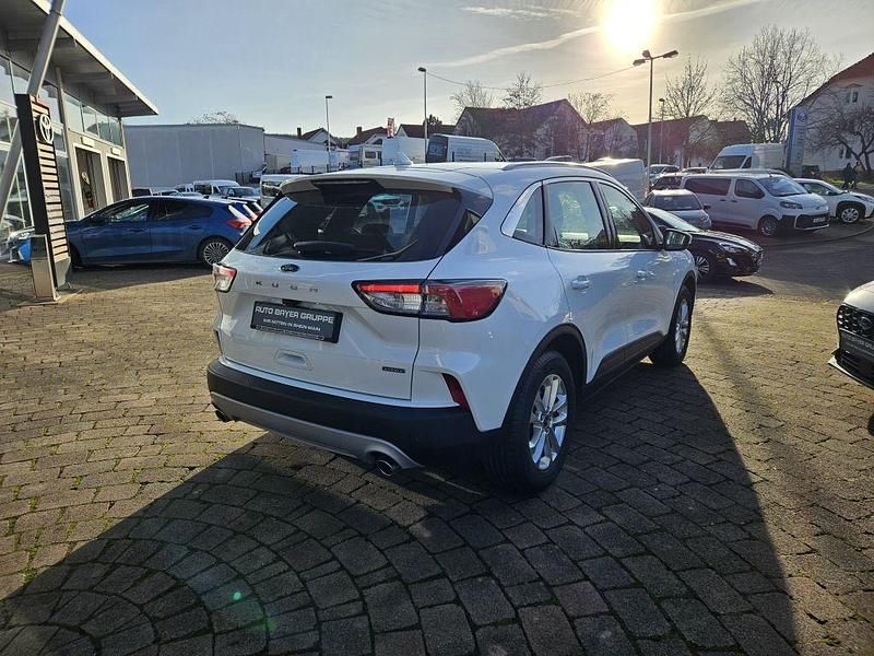Gebraucht Ford Kuga Titanium 224 PS (164 kW) 2021 Weiß SUV