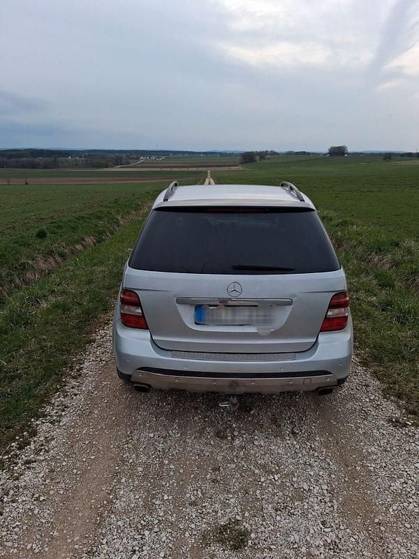 Gebraucht Mercedes ML320 224 PS (164 kW) 2008 Silber SUV