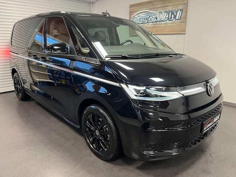 Deep black perleffekt Gebraucht 2024 VW T7 Van | 51.490 € (Guter Preis) - Bild 1/4