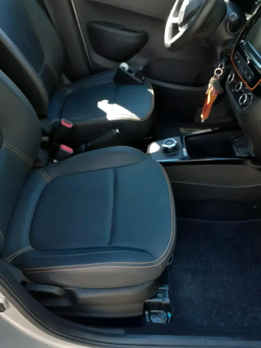 Gebraucht Dacia Spring Comfort Plus 19 kW (26 PS) 2022 Silber Kleinwagen