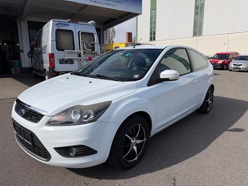 Gebraucht Ford Focus Style 125 PS (91 kW) 2010 Weiß Kleinwagen