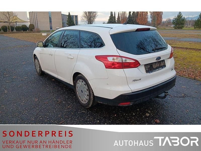 Gebraucht Ford Focus Titanium 105 PS (77 kW) 2013 Frostweiß Kombi