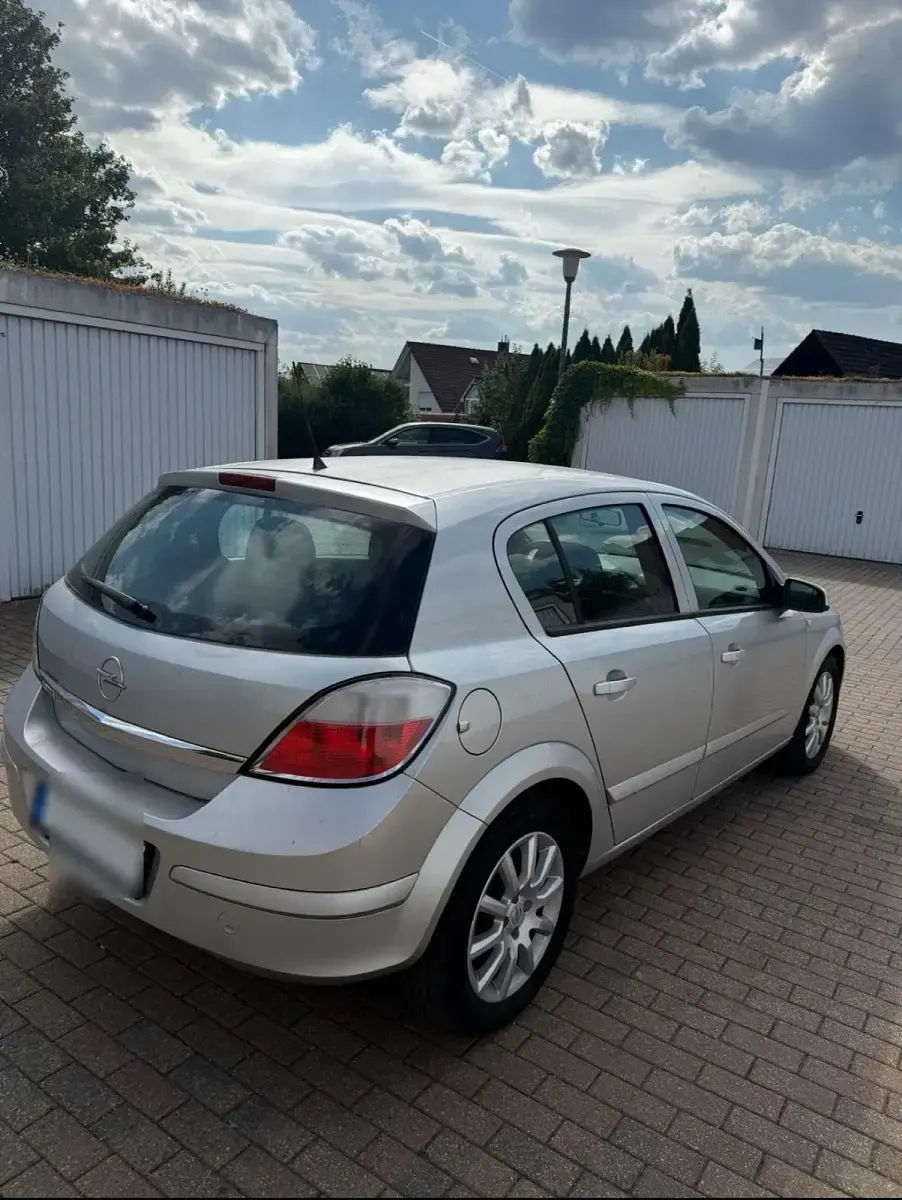 Gebraucht Opel Astra 90 PS (66 kW) 2004 Silber Kleinwagen